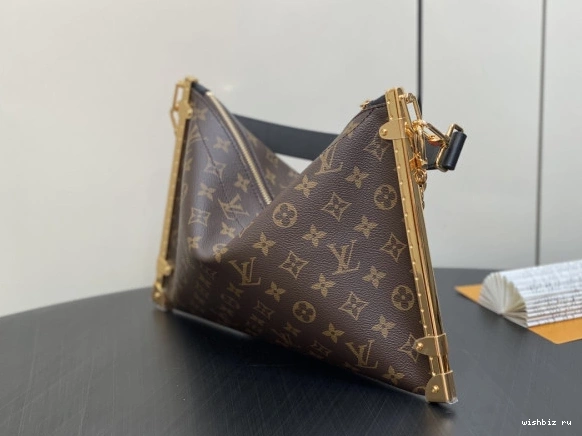 WIS VUITTON Trunk Lucky LOUIS 0923